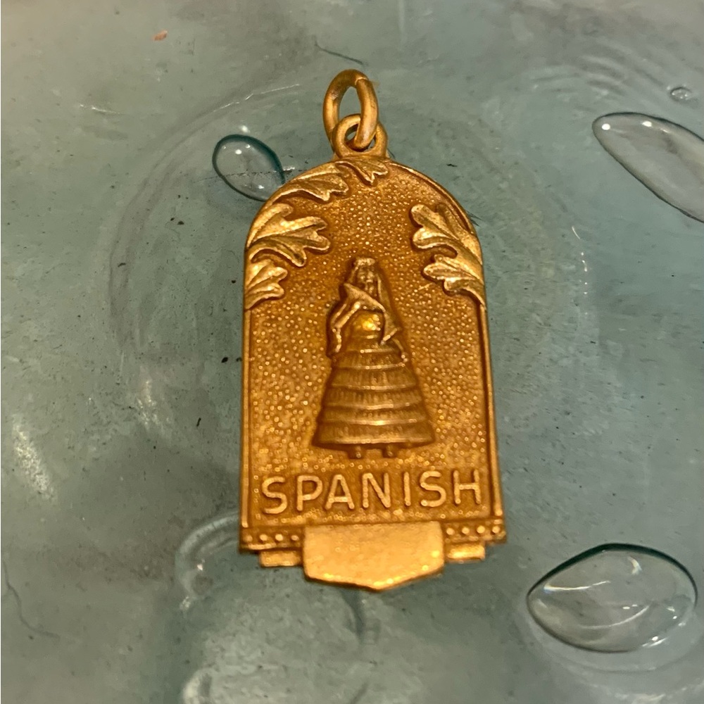 Vintage 40’s Josten Spanish Collegiate Medallion